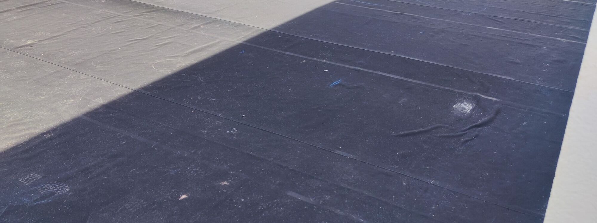 Comment choisir entre les diff&eacute;rents types de membranes pour l&rsquo;&eacute;tanch&eacute;it&eacute; d&rsquo;un toit plat ? S&eacute;lestat